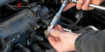 Trong quá trình bảo dưỡng động cơ ô tô cần tháo bugi ra và lau sạch sẽ