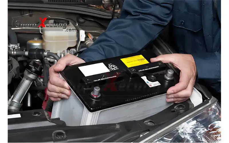 Bình ắc quy trên Ô tô nhiệm vụ lưu trữ và cung cấp điện năng ngay cả khi xe Ô tô ngừng chuyển động