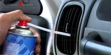 Sử dụng dung dịch vệ sinh chuyên dụng để vệ sinh cửa gió điều hòa