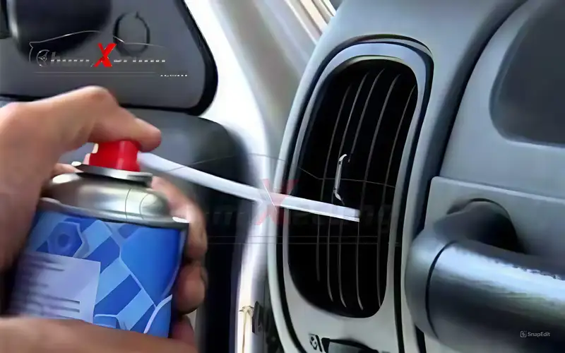 Sử dụng dung dịch vệ sinh chuyên dụng để vệ sinh cửa gió điều hòa 