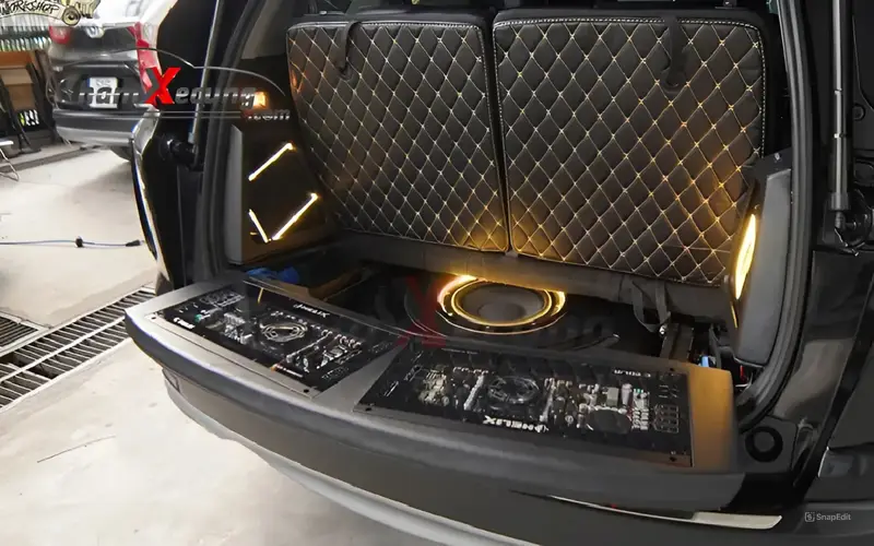 Loa bass thường được lắp đặt sau cốp hoặc dưới ghế để tăng cảm xúc khi tận hưởng âm nhạc