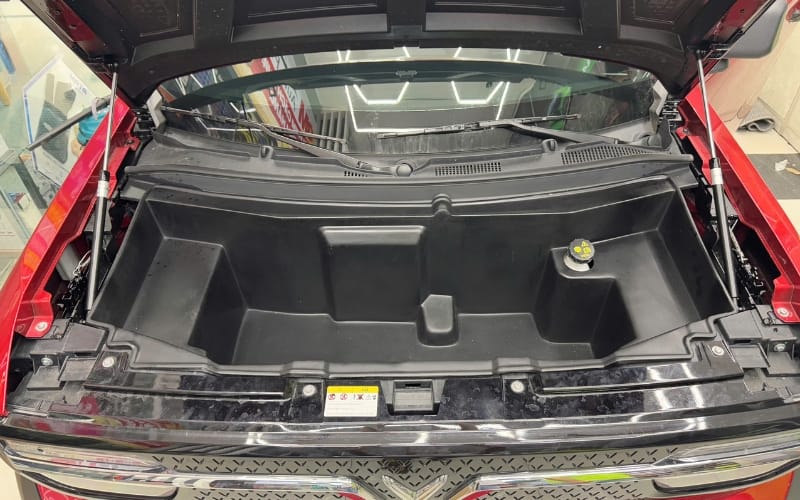 Ty cốp thủy lực của cốp trước VTRUK 95L được thiết kế to, chắc chắn và chịu lực tốt